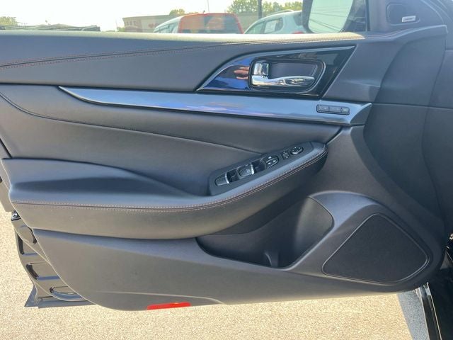 2023 Nissan Maxima SR