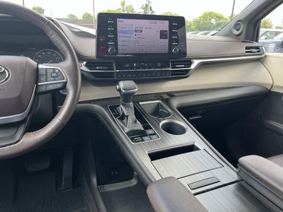 2022 Toyota Sienna Platinum 7 Passenger