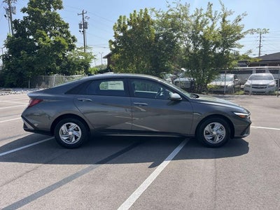 2026 Hyundai ELANTRA SE