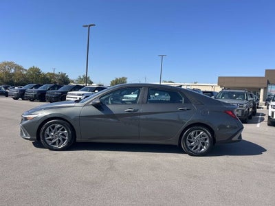 2024 Hyundai ELANTRA SEL